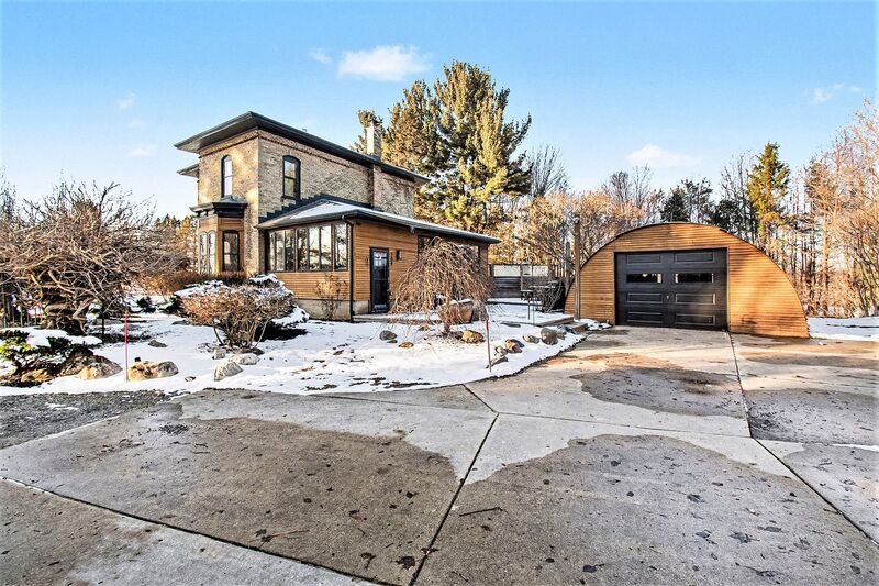 Hudsonville House: 704 24th Avenue