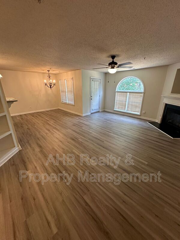 Burlington House: 3475 Forestdale Dr