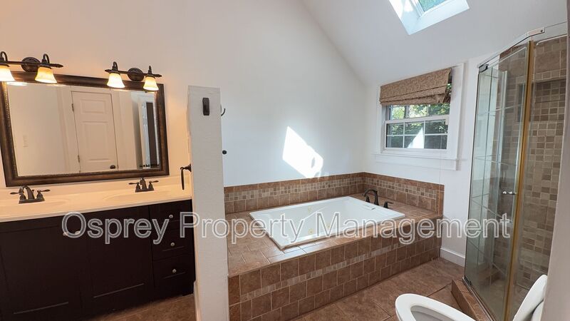 Spacious 4-Bedroom Norfolk Home with Sunroom & Fenced Backyard! - Photo 8