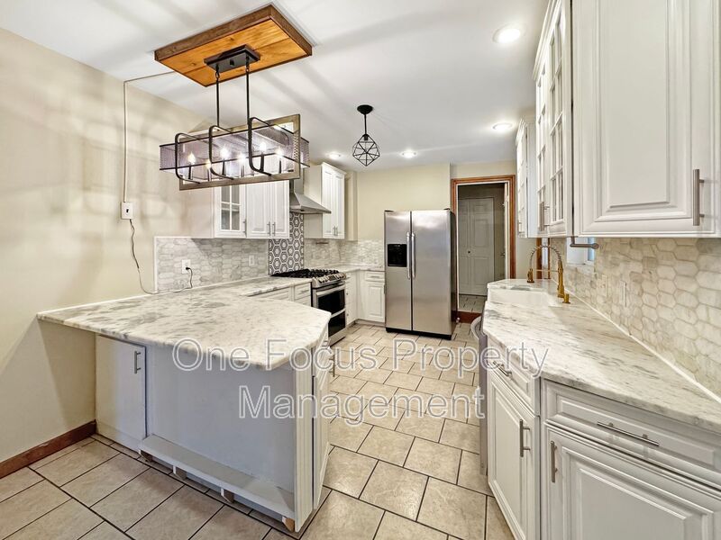 Danville Condo: 909 Cooper St