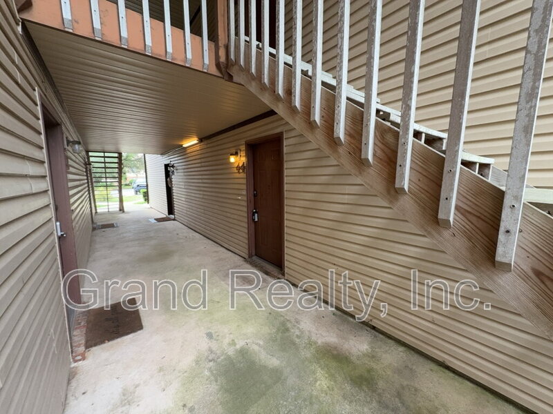 Pensacola Condo: 2300 West Michigan Avenue