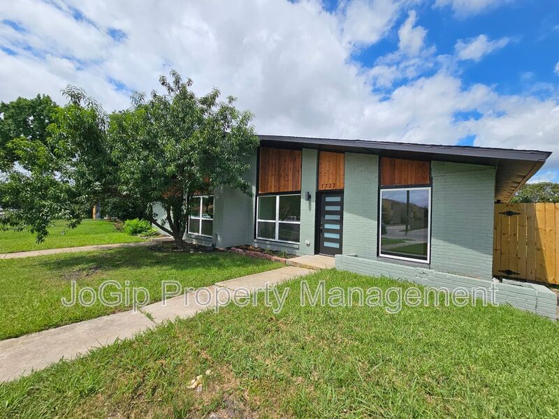 Plano Condo: 1727 R Avenue