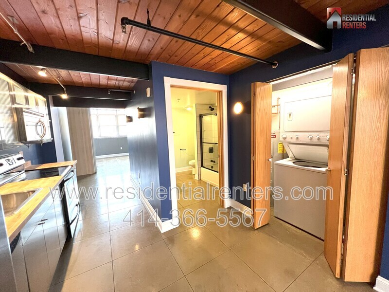 Milwaukee Condo: 3059 N Weil Street