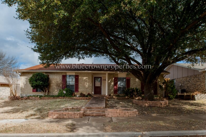Dallas House: 10239 Catalpa Road