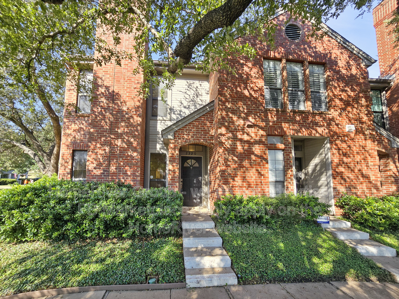 Fort Worth House: 2320 Kenley St