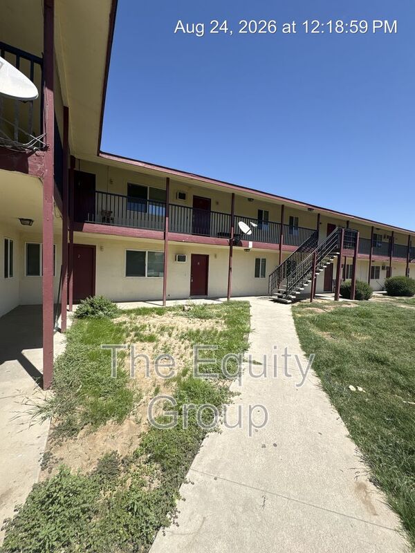 Tulare Condo: 352 S Blackstone St