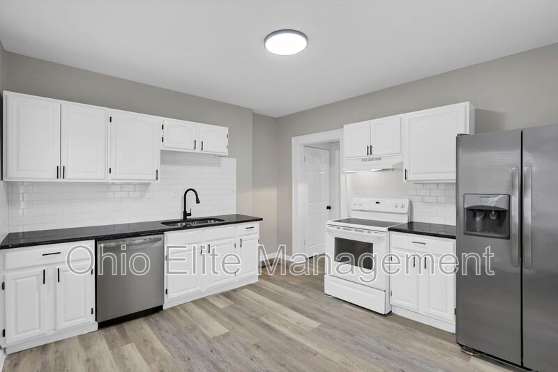 Columbus House: 295 Woodrow Ave