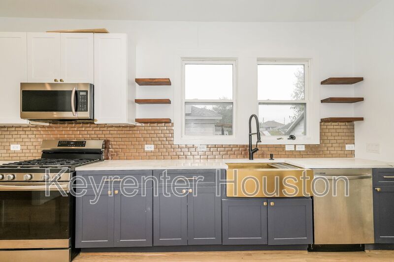 Houston House: 231 Grace Street