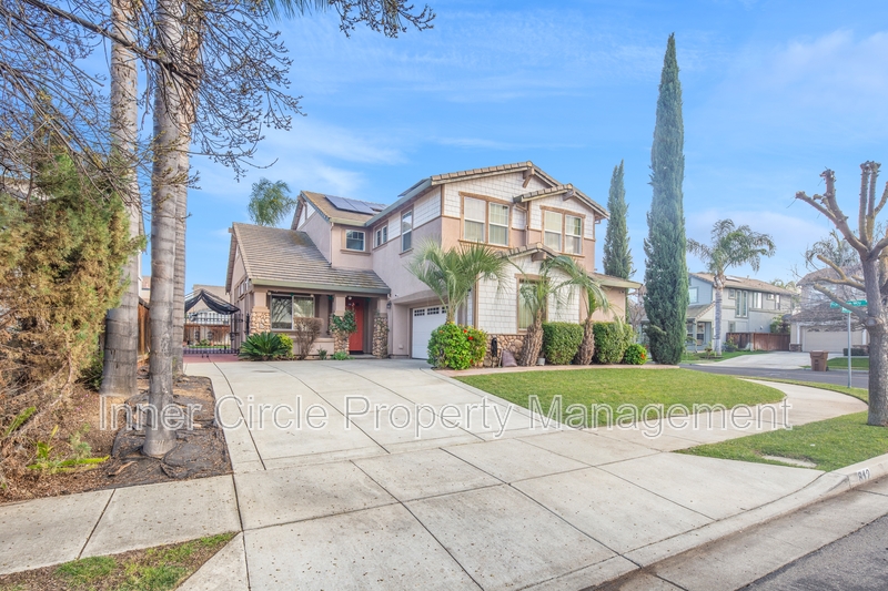 Brentwood House: 812 Shasta Daisy Drive