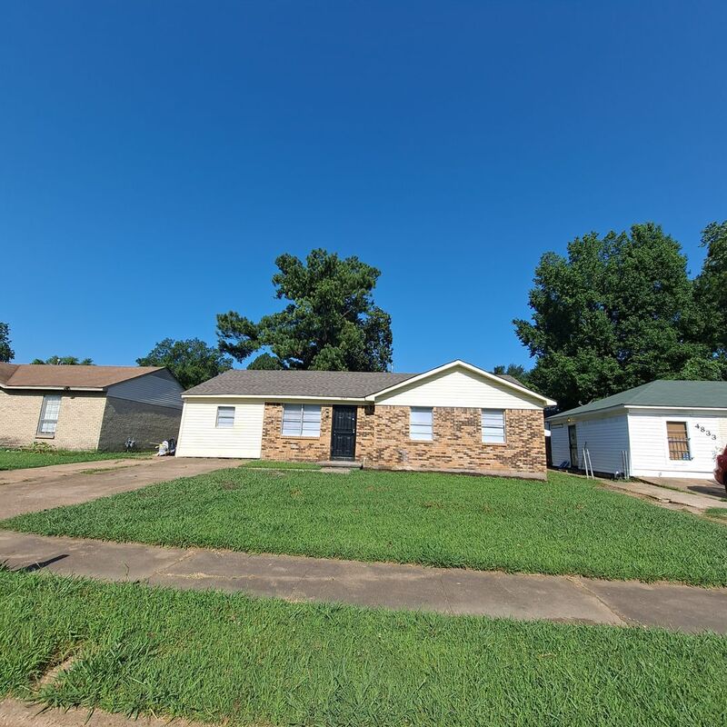 Memphis House: 4839 Applestone St