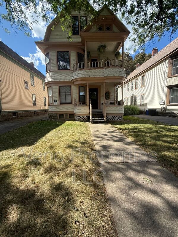 Schenectady House: 1075 Park Ave