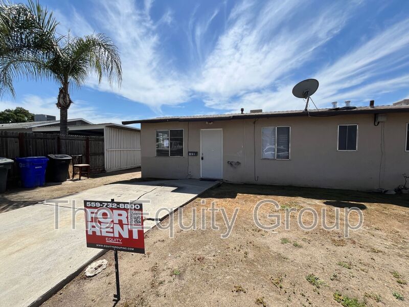 Porterville House: 381 E Garden Ave