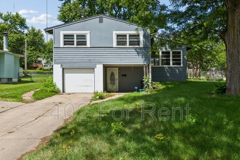 Omaha House: 6006 North 68th Street