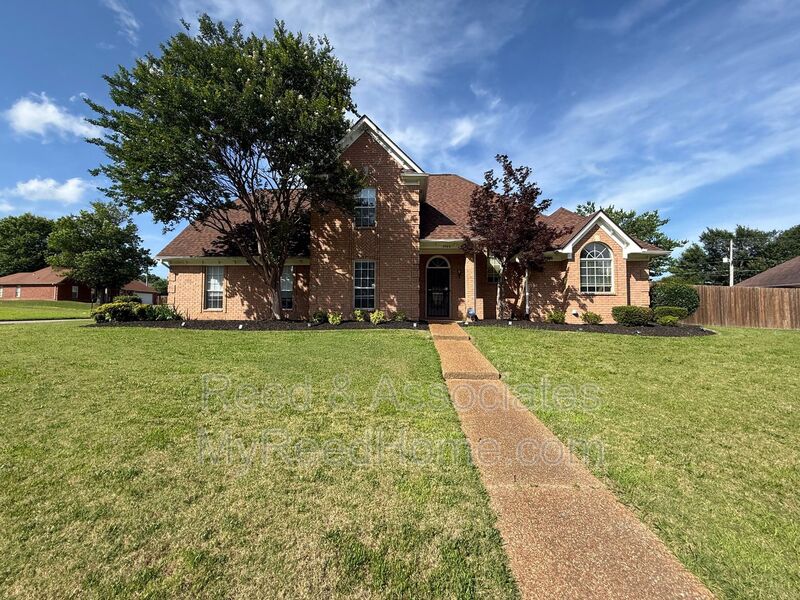 Lakeland House: 3066 Shadow Green