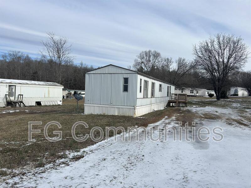 Ellenboro House: 188 Golden Oaks Ln