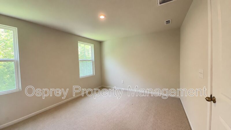 Charming 3-Bedroom Suffolk Home with Garage & Deck - Photo 14