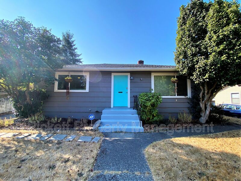 Bremerton House: 631 Bertha Ave