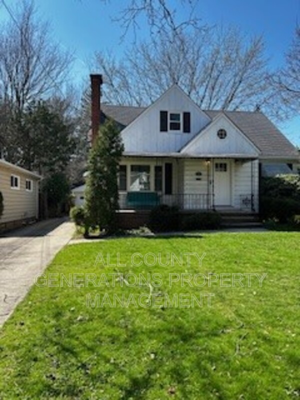 Parma Heights House: 6558 Lawnwood Ave