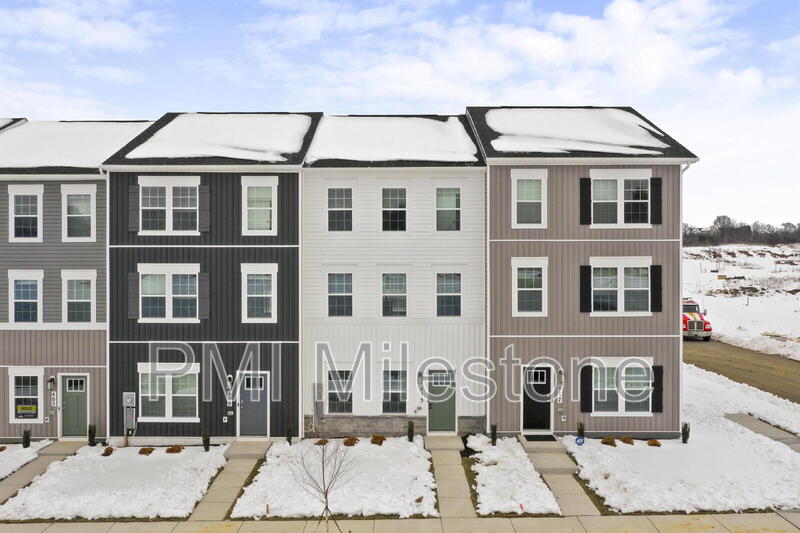 Charles Town Townhome: 413 Eclipse St