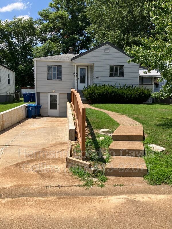 Saint Louis House: 5657 Sunbury Ave