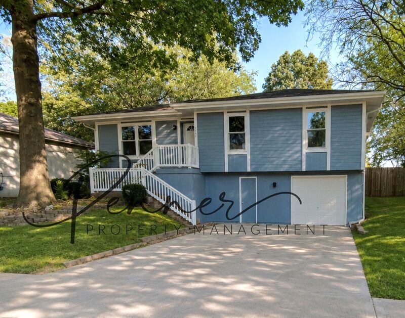 OAK GROVE House: 818 SE 19TH ST