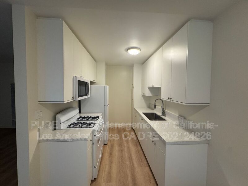 Sherman Oaks House: 4421 Murietta Ave