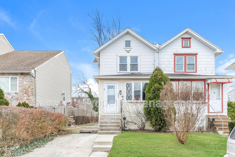 Collingdale House: 922 Pitman Ave