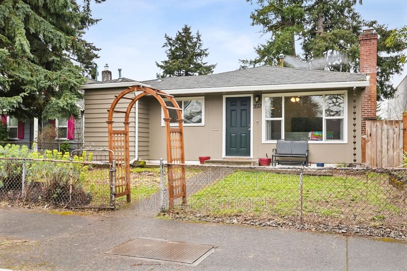 Portland House: 3517 SE 67th Ave