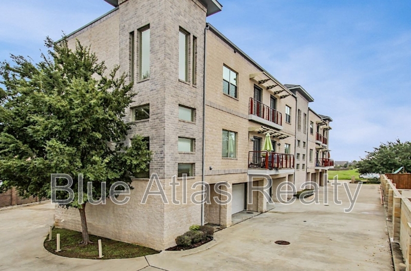 Lewisville Townhome: 2690 Rockbrook Drive - 2