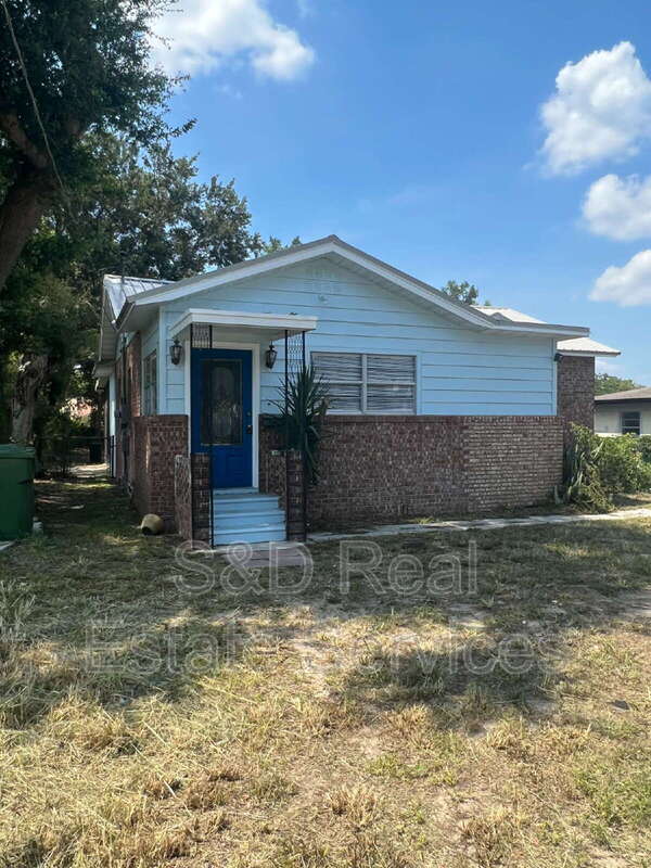 Winter Haven House: 407 Ave A SE
