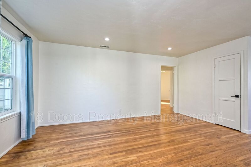 Coronado House: 254 G Avenue