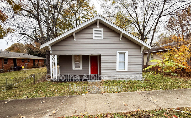 Statesville House: 1126 4th St