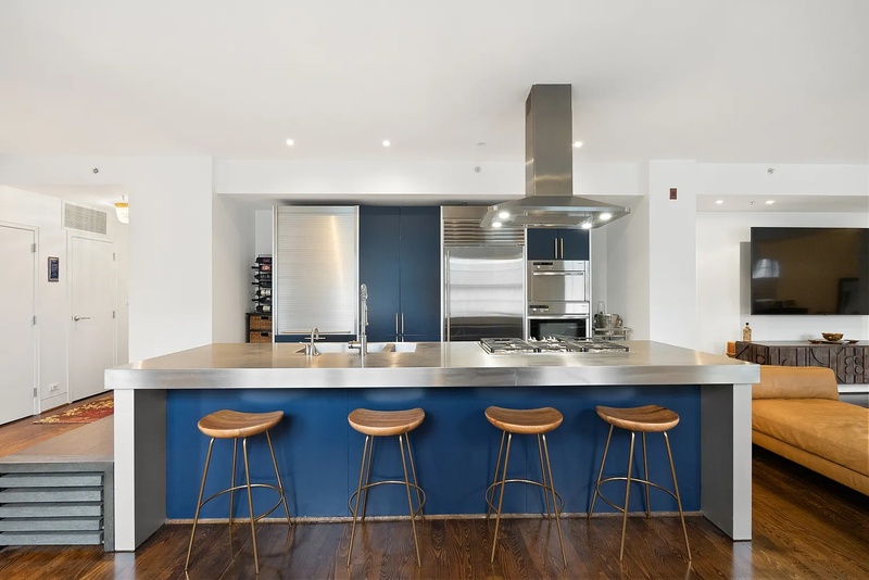 Washington House: 1124 10th Street Northwest