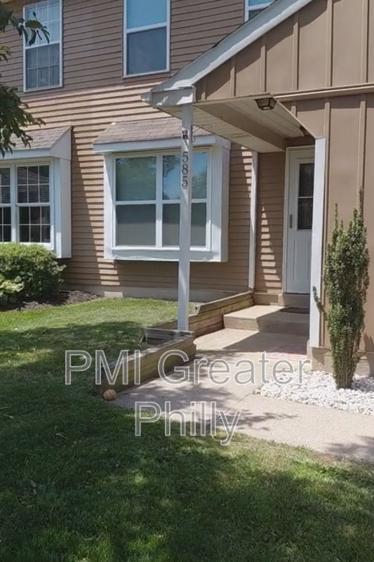Yardley Condo: 585 Wrensong Road