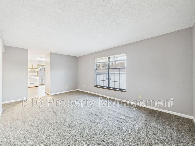 Lees Summit Condo: 1020 NE Lindsay Ave