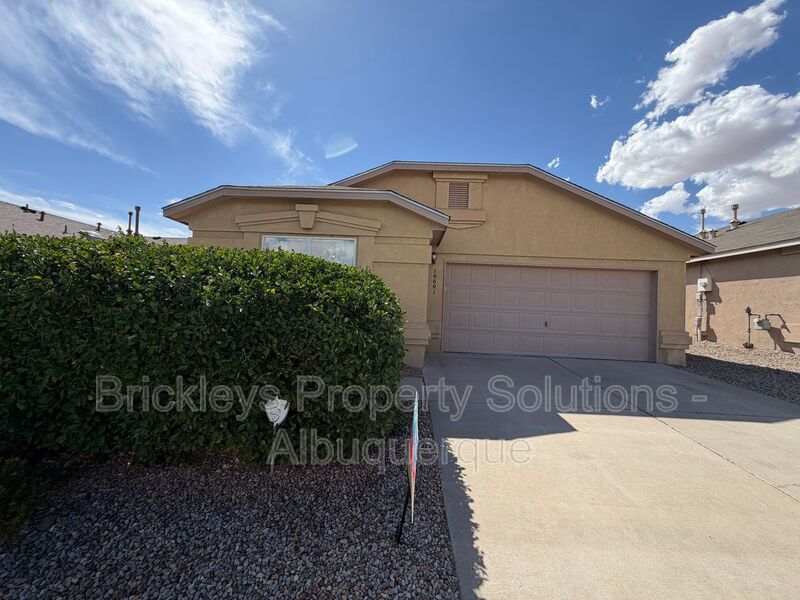 Albuquerque House: 10601 Rio Del Sole Ct NW