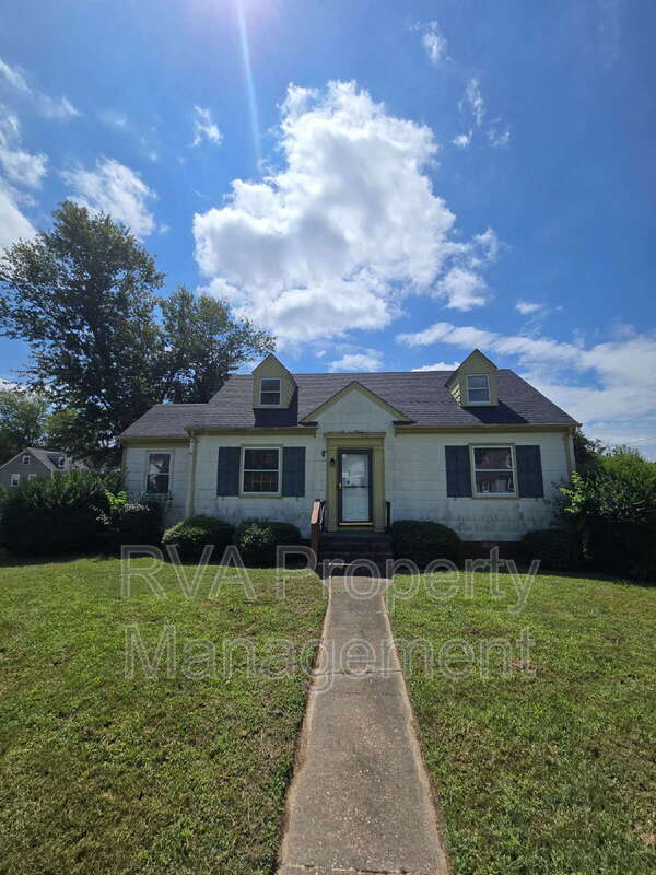 Richmond House: 1915 Parlow Drive