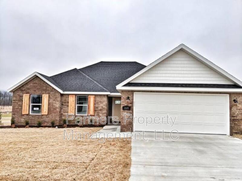 Fayetteville House: 1521 N. Dawes