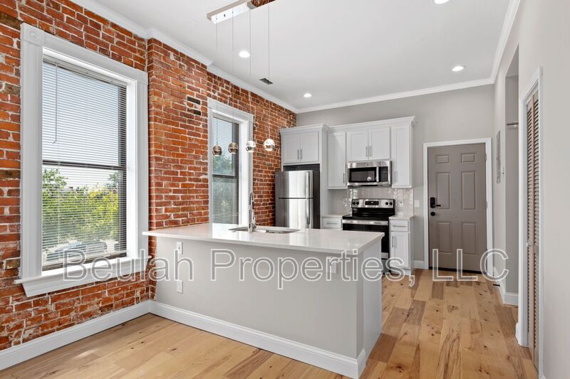 Saint Louis House: 1200 Allen Ave - 2F