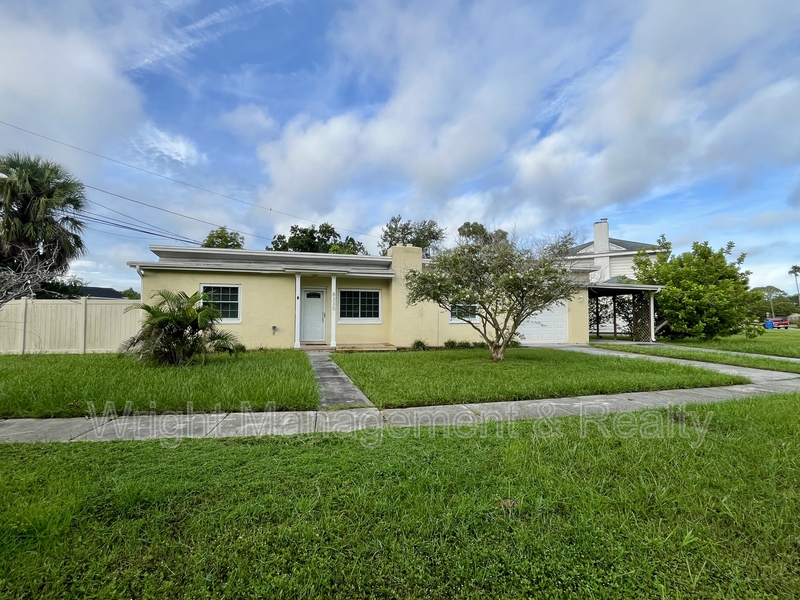 St. Petersburg House: 8330 Waverly Road North