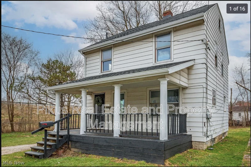 Akron House: 1033 Chandler Avenue