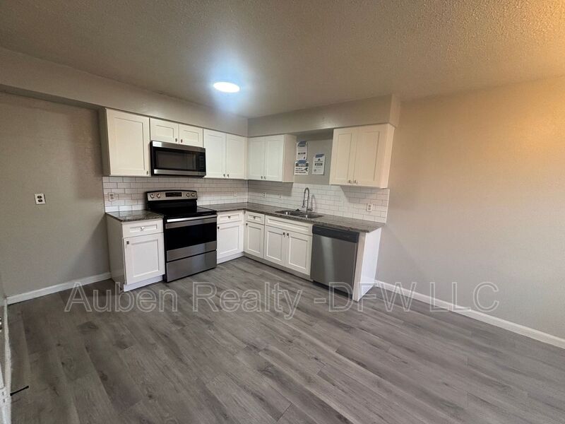 Grand Prairie Condo: 327 SE 3rd Street