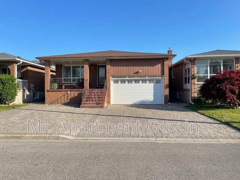 Etobicoke Condo: 17 Kissadee Drive