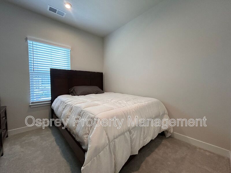 Spacious 4-Bedroom Townhome with Garage & Prime Suffolk Location!