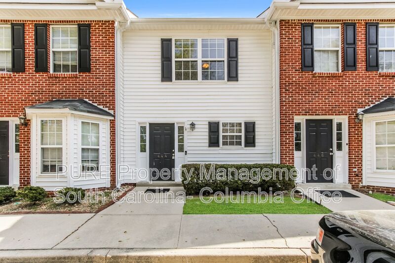 Columbia House: 444 Cami Forest Ln