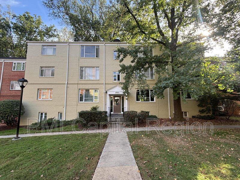 Bethesda Condo: 10403 Montrose Ave