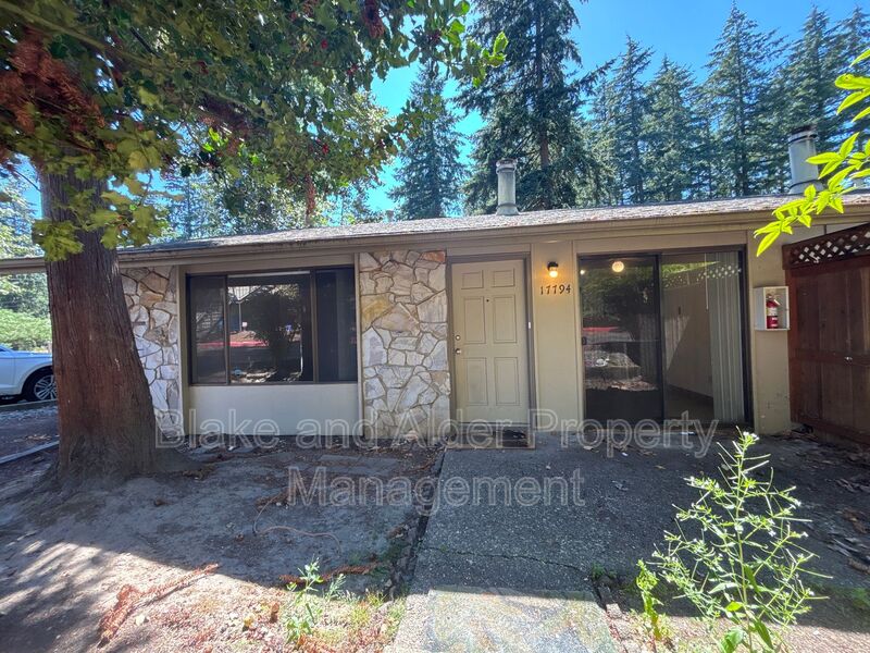 Gladstone House: 17794 Webster Road