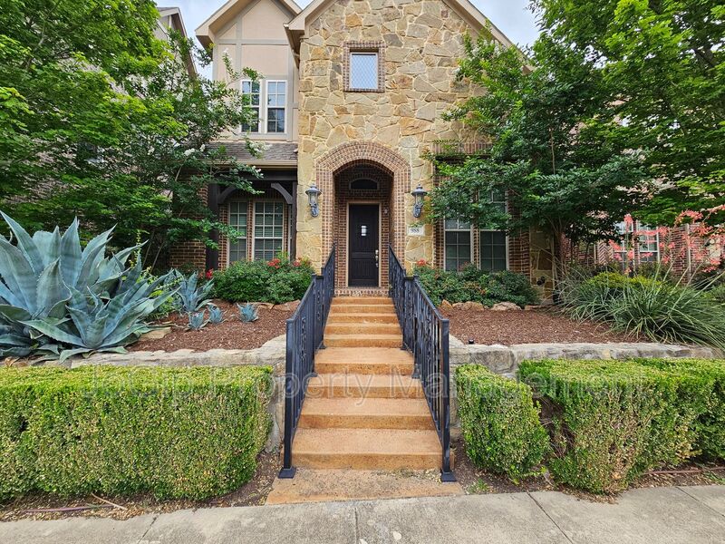 Dallas House: 988 Shadyside Lane