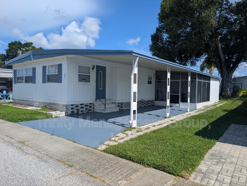 Oldsmar House: 207 Dolphin Drive North