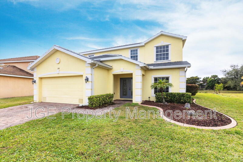 Cape Coral House: 2201 Cape Heather Cir